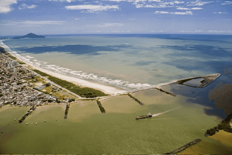 O que fazer em Navegantes: Praia do Pontal ou dos Molhes